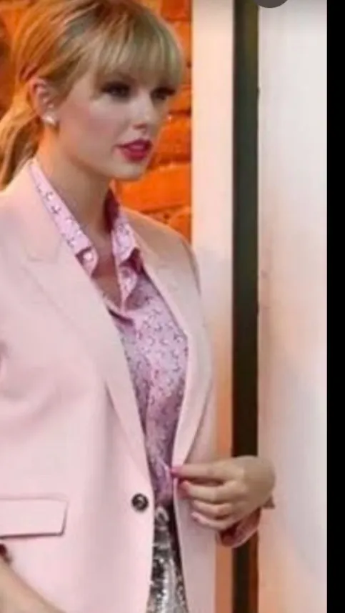 Talkie AI - Chat with Taylor Swift