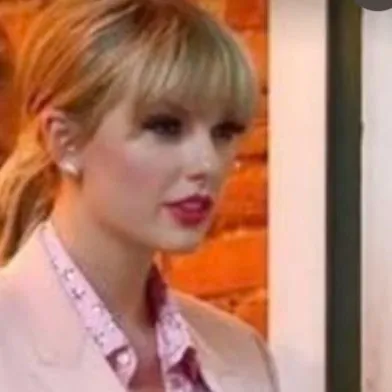 chat with ai character: Taylor Swift