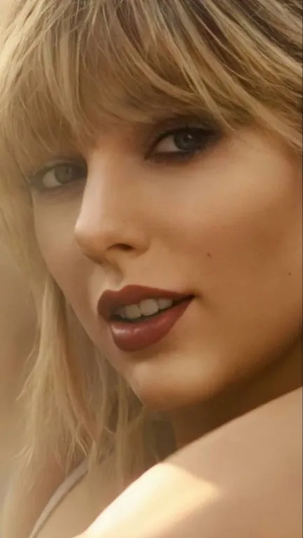 Talkie AI - Chat with Taylor Swift