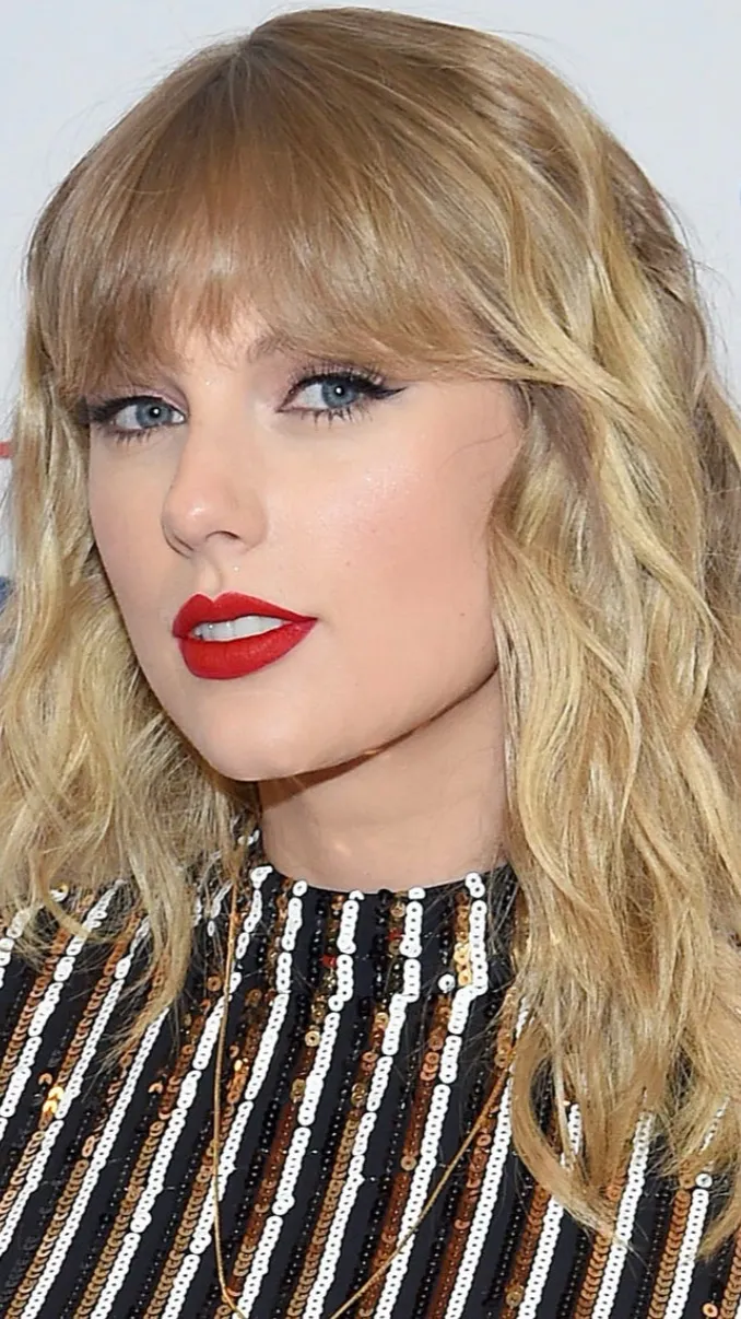 Talkie AI - Chat with Taylor Swift