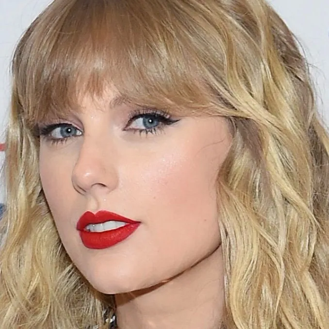 chat with ai character: Taylor Swift