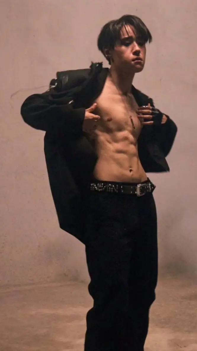 ai character: JUN background