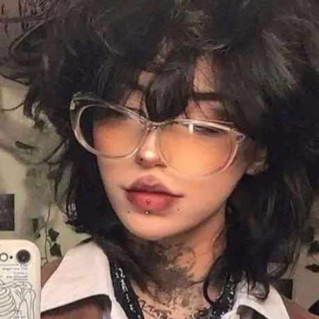 chat with ai character: Izzy (Isabelle)