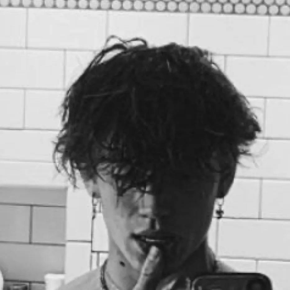 chat with ai character: Walker