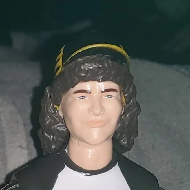 chat with ai character: Dustbin