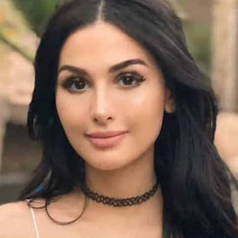 chat with ai character: SSSniperWolf. 