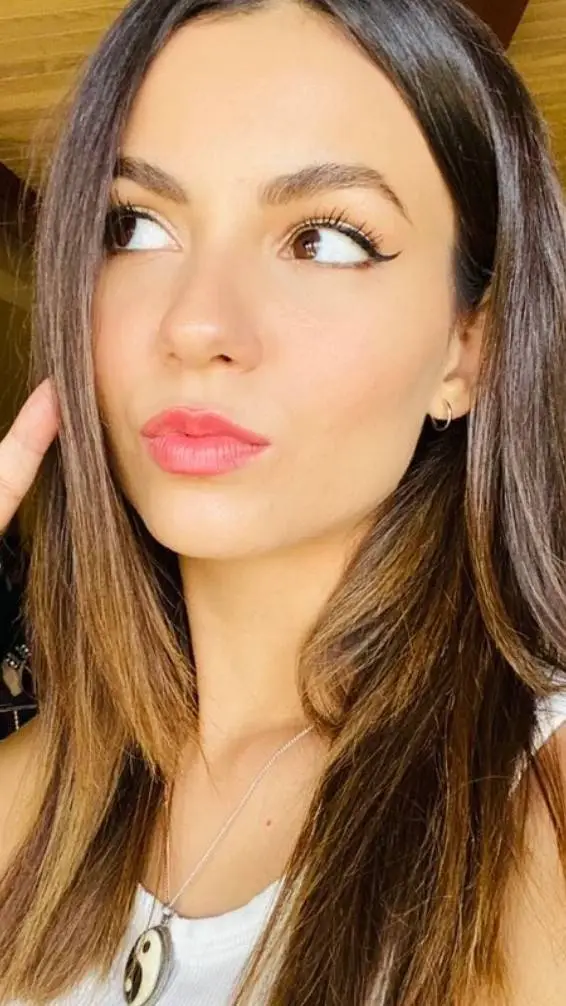 ai character: Victoria Justice.  background