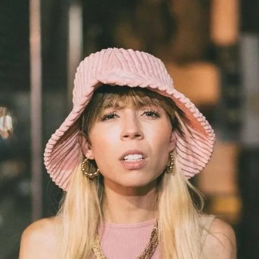 chat with ai character: Jeanette McCurdy. 