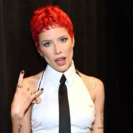chat with ai character: Halsey