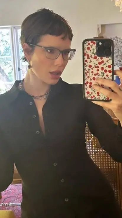 ai character: Halsey background