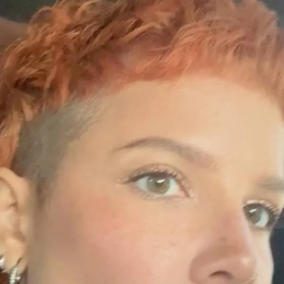 chat with ai character: Halsey