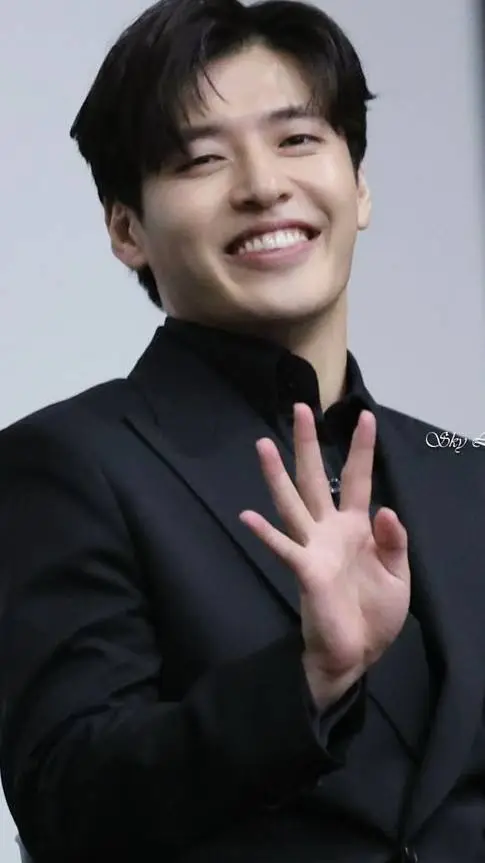 ai character: Kang ha neul background