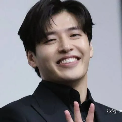 chat with ai character: Kang ha neul