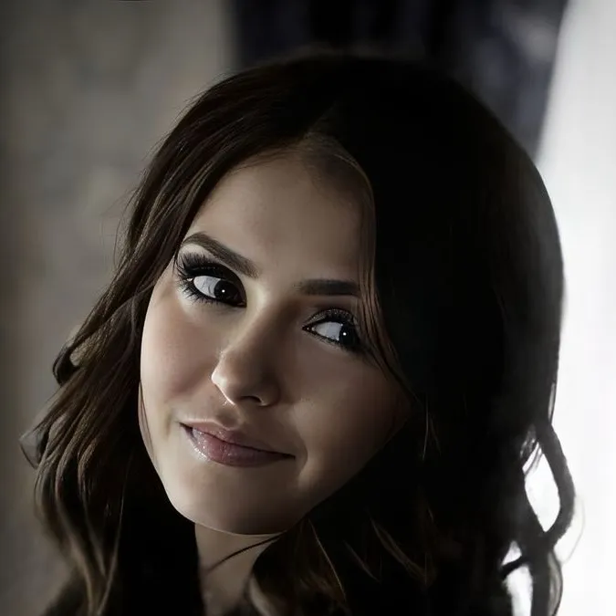 chat with ai character: Elena Young
