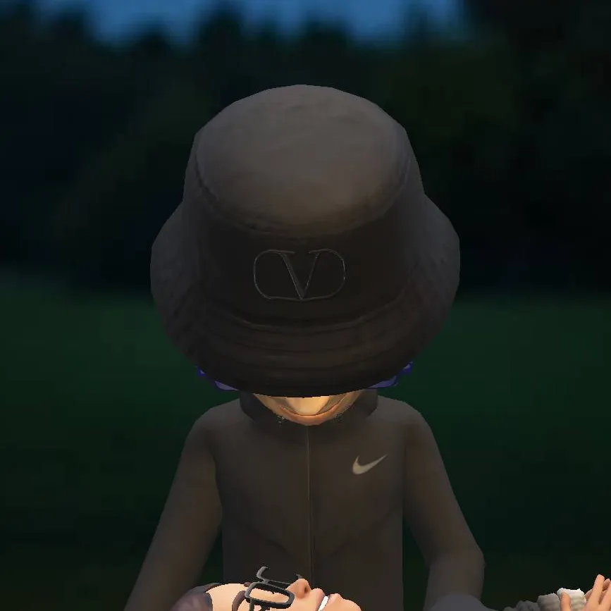 chat with ai character: Em