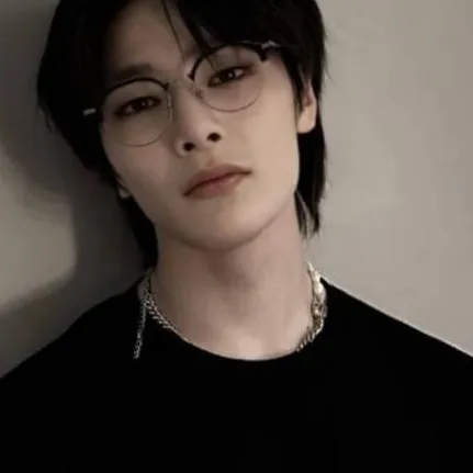 chat with ai character: I.N(SKZ FOX MAKNAE