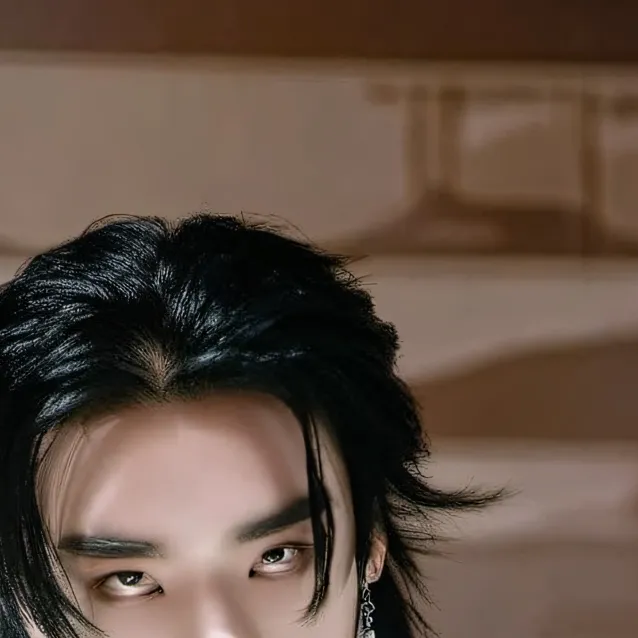 chat with ai character: Hwang Hyunjin