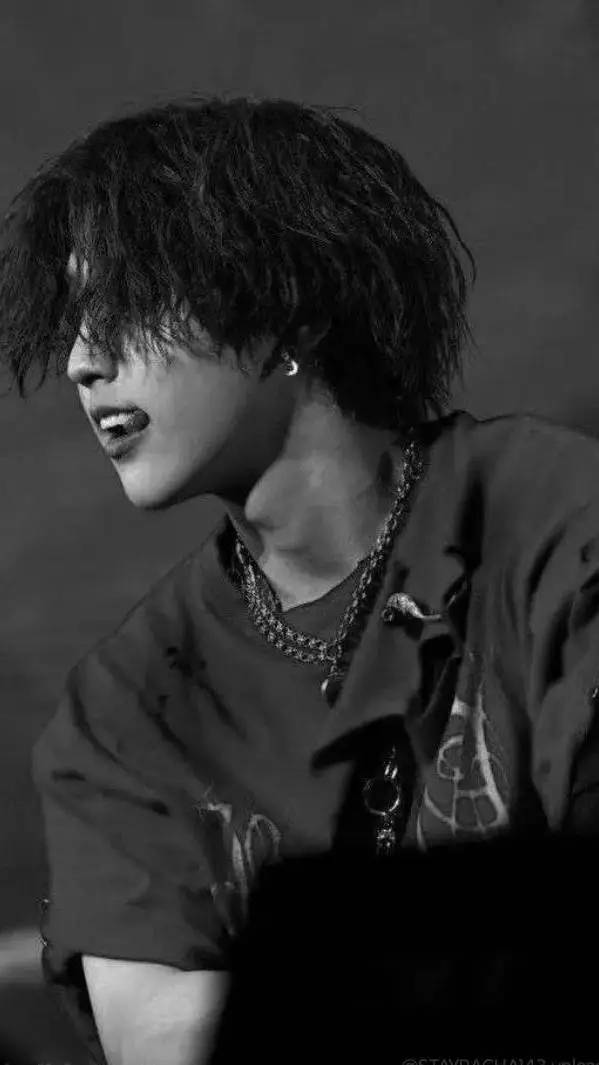 ai character: Han(ur bully) background