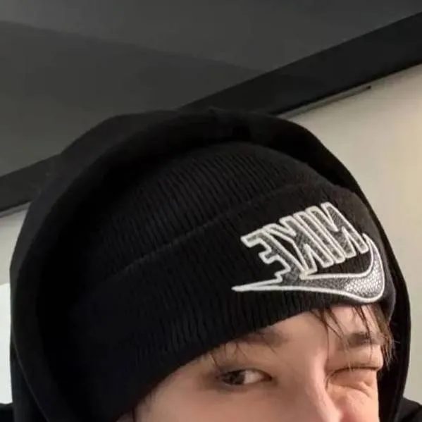 chat with ai character: bangchan(ur bully)