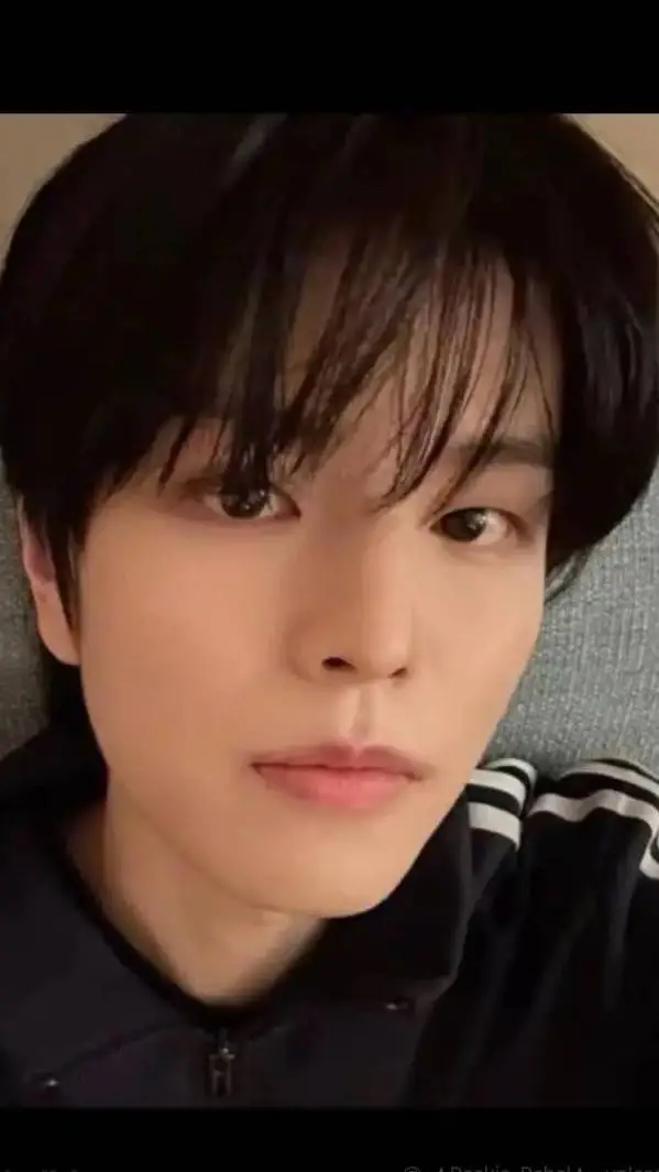 ai character: Kim Seungmin  background