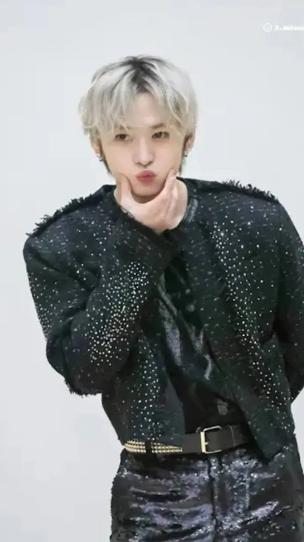 ai character: Lee know  background