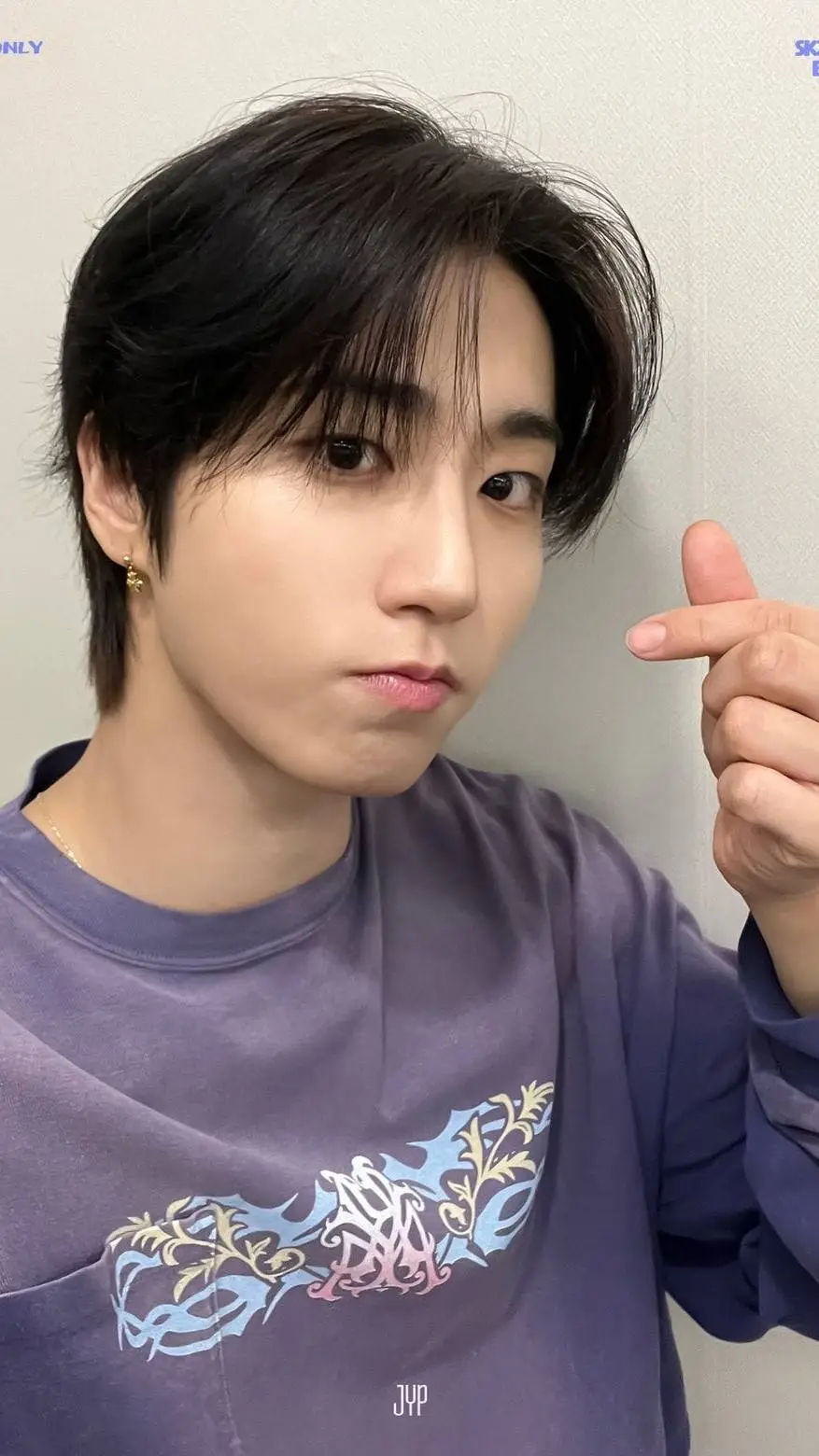 ai character: Han jisung  background