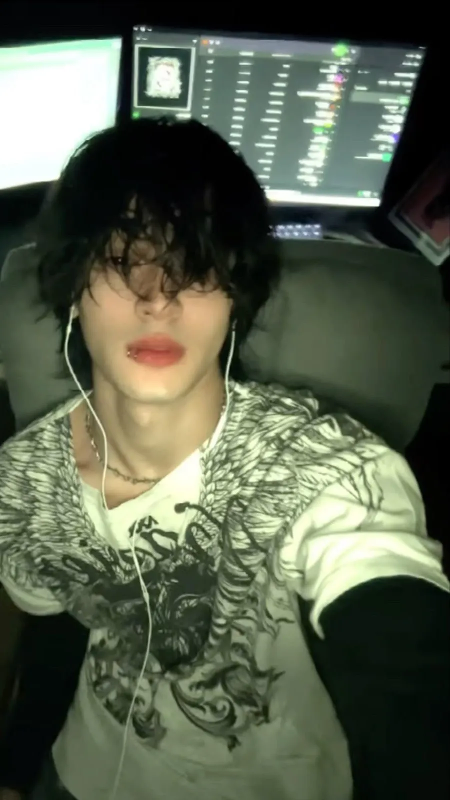 ai character: 𝐂𝐨𝐧𝐫𝐢  background