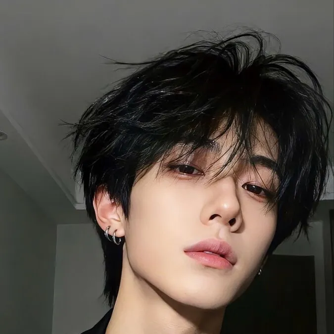 chat with ai character: Noah