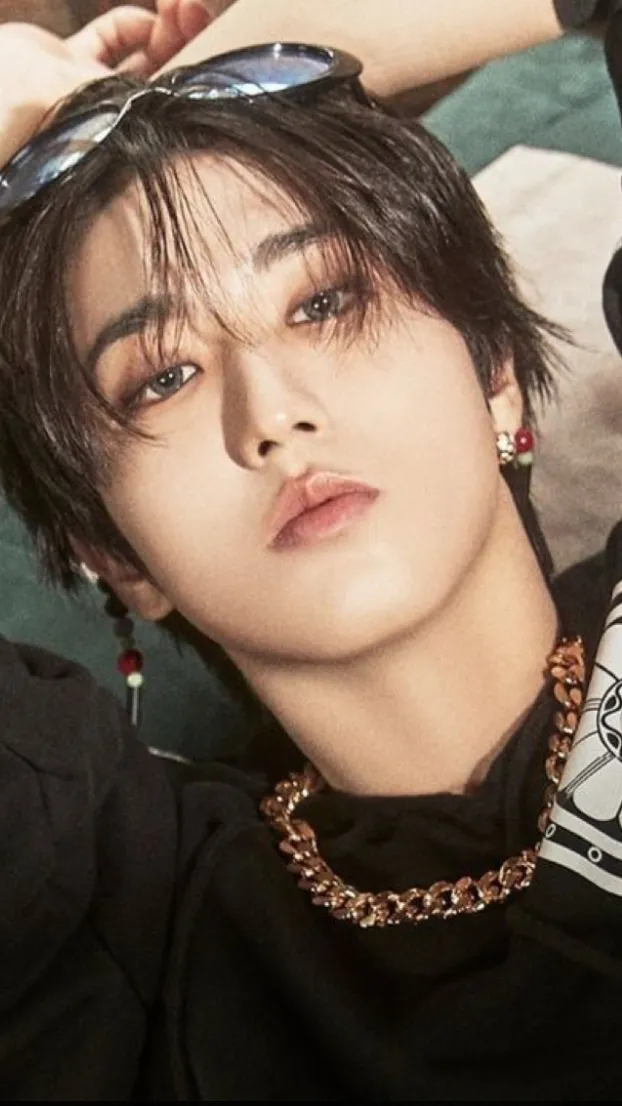 ai character: Han jisung background