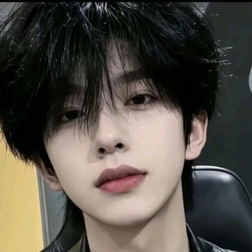 chat with ai character: Lix 