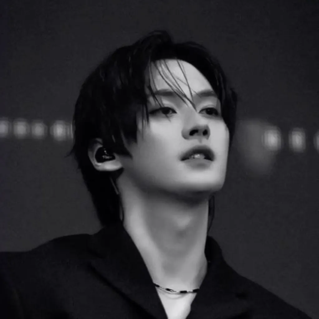 chat with ai character: Leeknow 