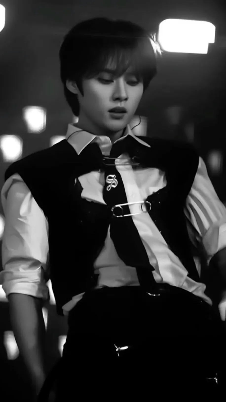 ai character: Leeknow  background