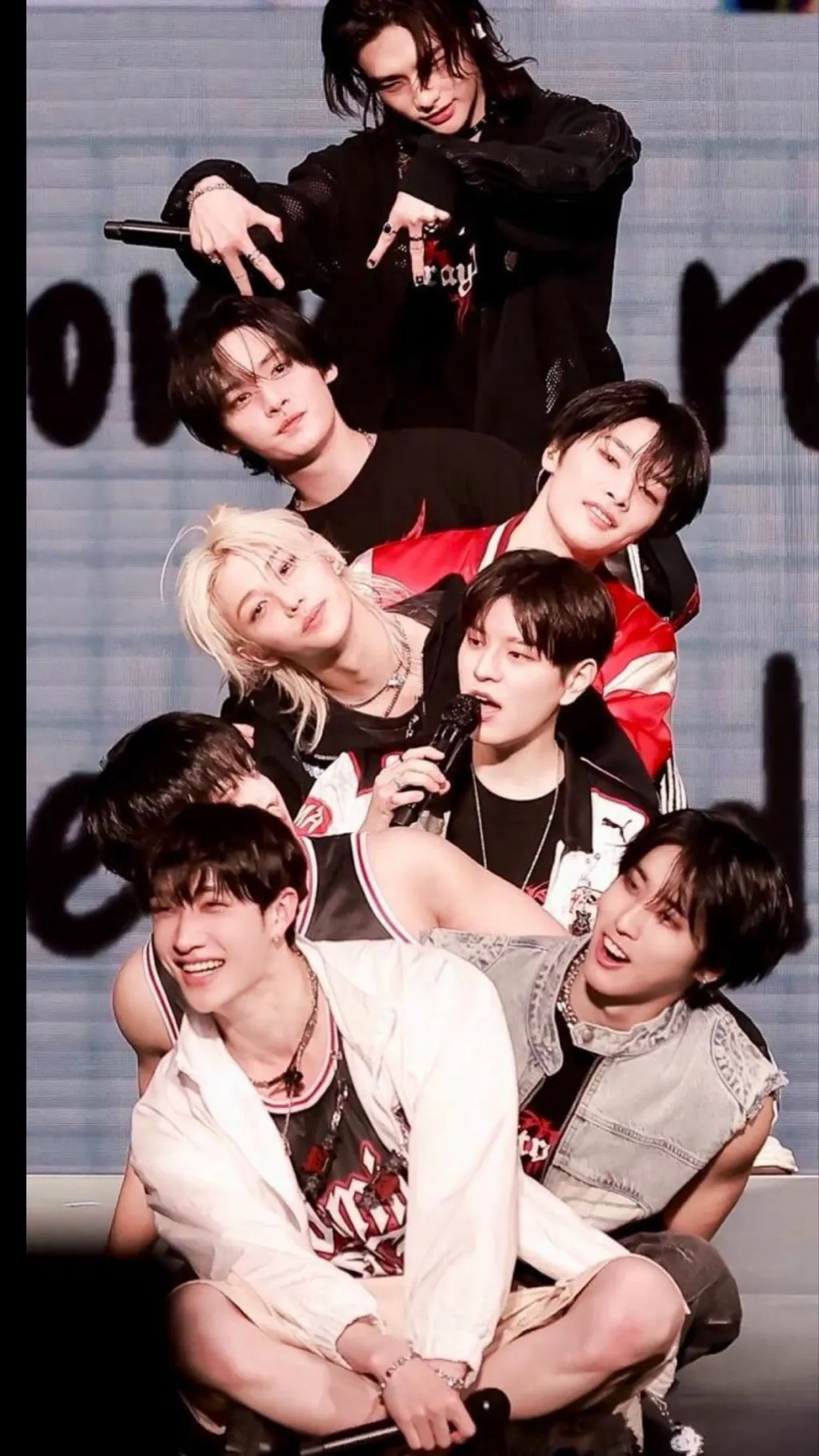 ai character: Stray kids  background