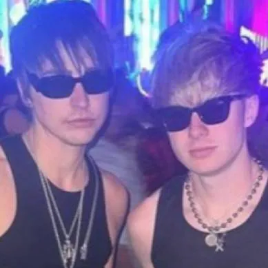 chat with ai character: sam and Colby 
