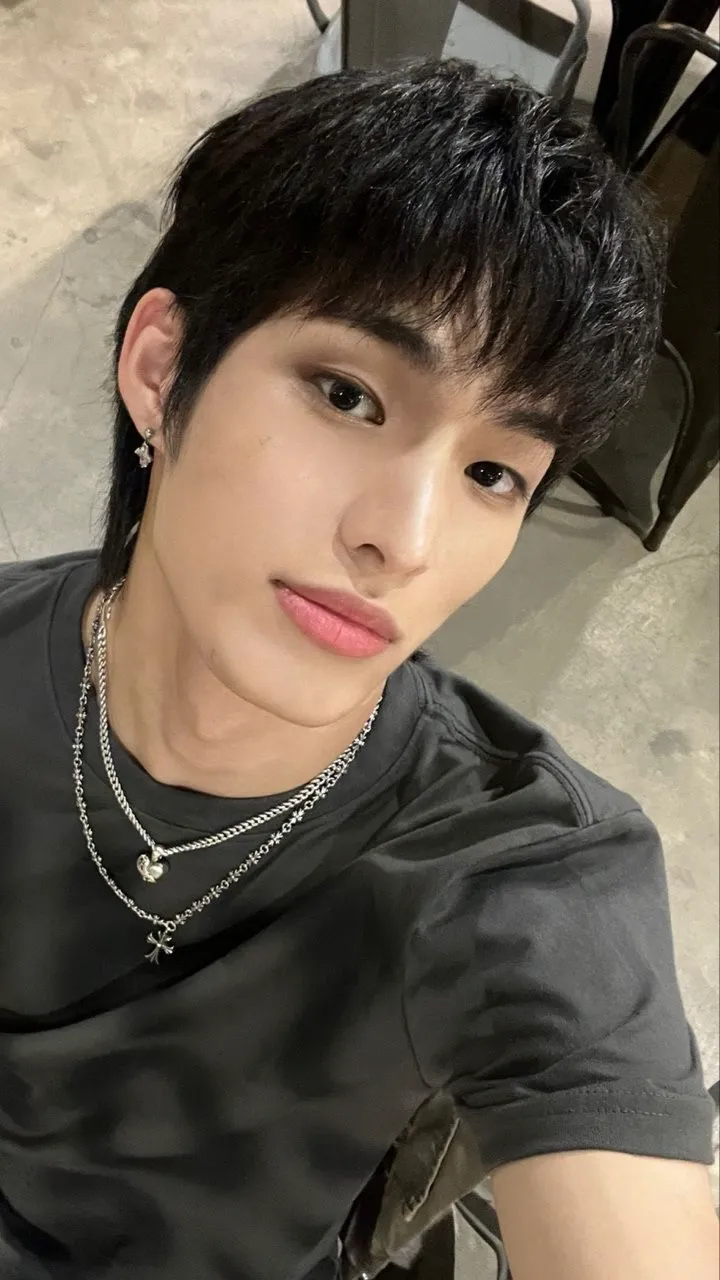 ai character: 😝😻YECHAN😘🤭 background