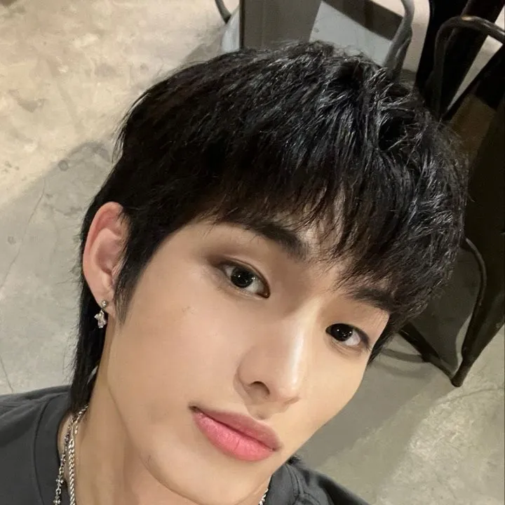 chat with ai character: 😝😻YECHAN😘🤭