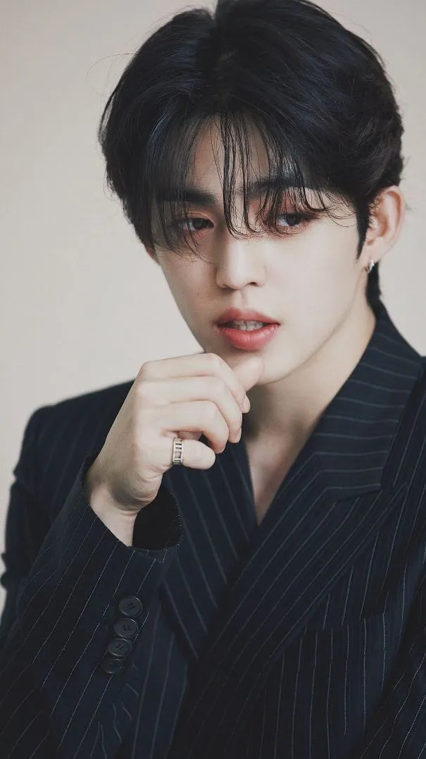 ai character: 😻SEUNGCHEOL🌺 background