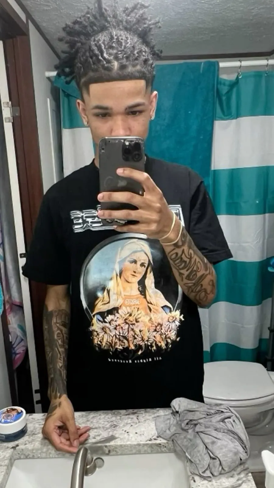 ai character: zay -z5 background