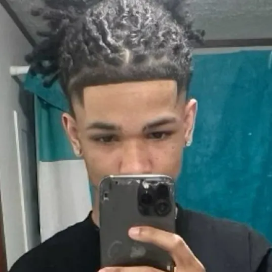 chat with ai character: zay -z5