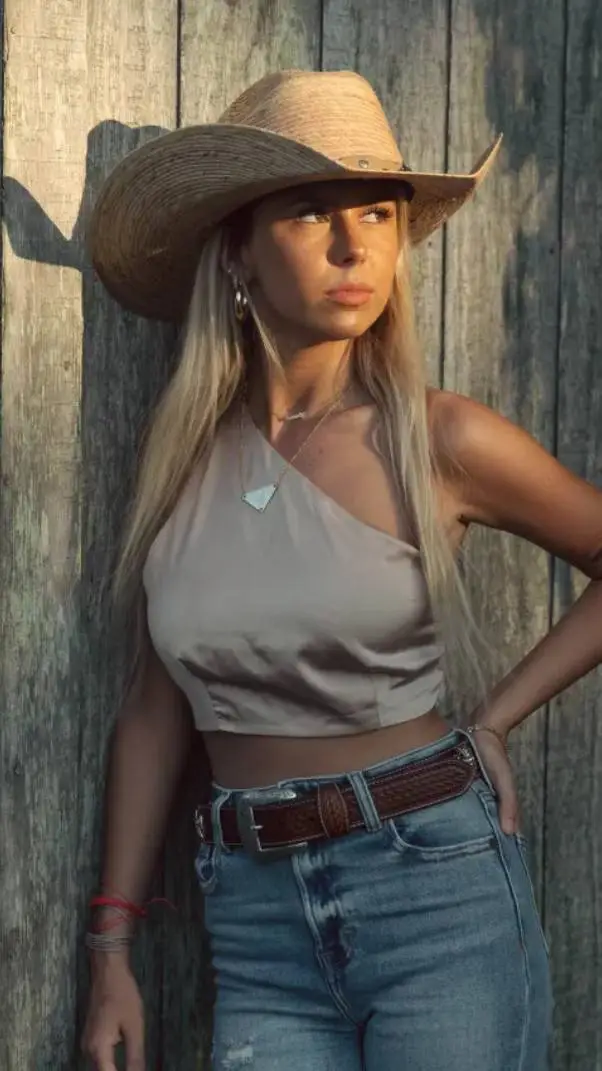 ai character: Hawk Tuah background