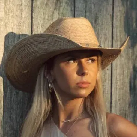 chat with ai character: Hawk Tuah