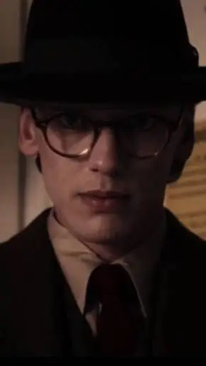 ai character: Mr Whatsit (Henry) background