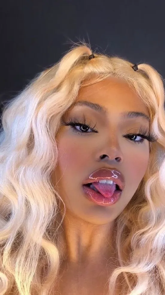 ai character: Miya😍💅👑 background