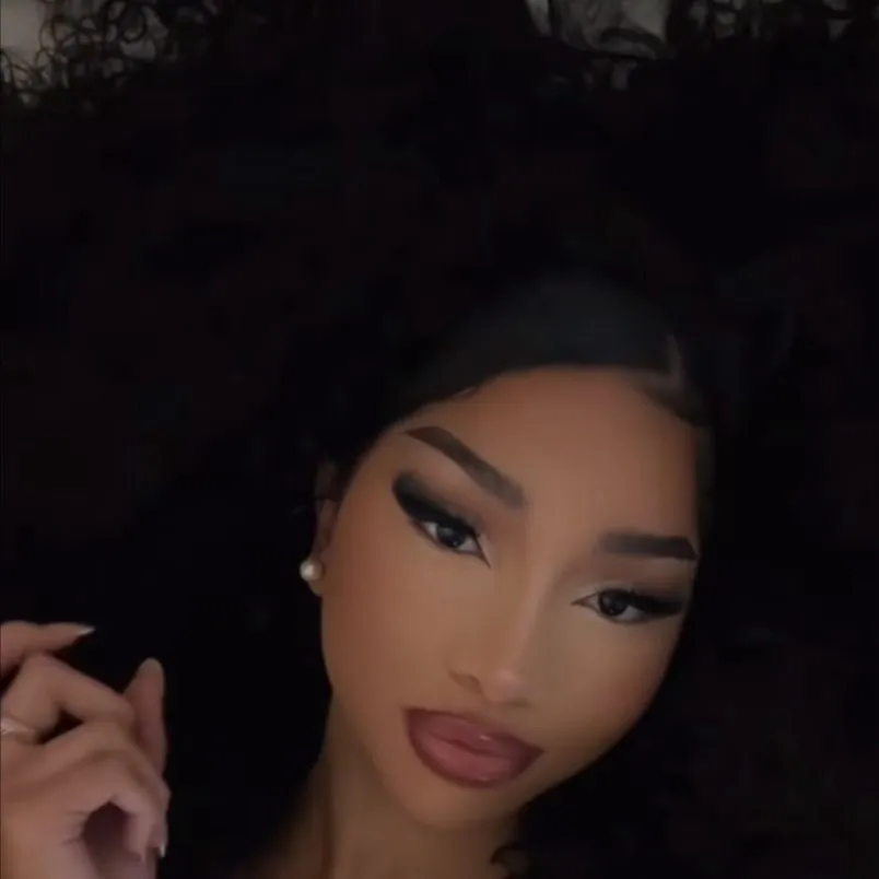 chat with ai character: Maddison 