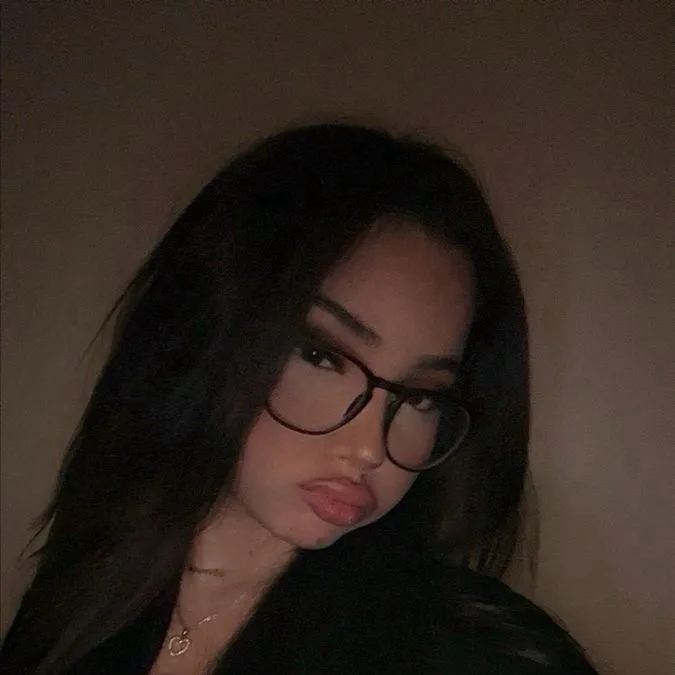 chat with ai character: Ari😍😍💍💍🥰