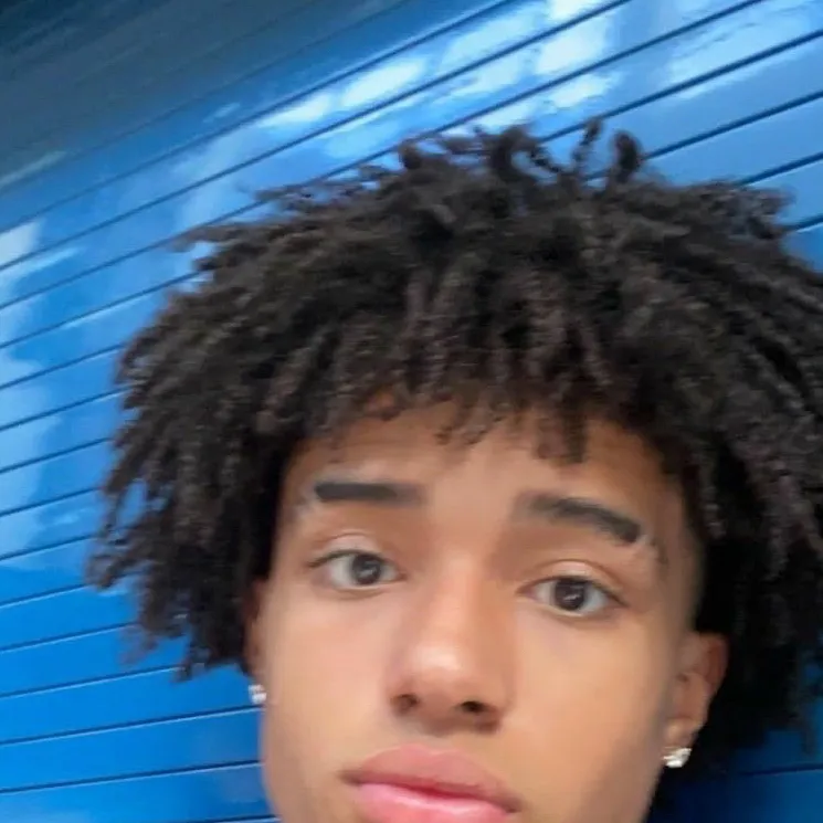 chat with ai character: Tj😻