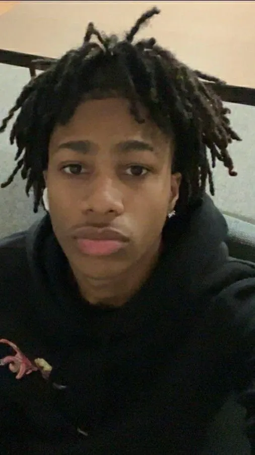 ai character: Antonio💋🐍 background