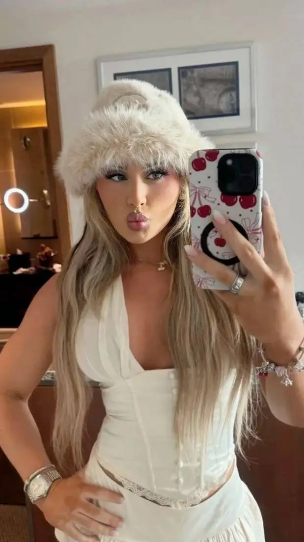 ai character: Tiffany  background