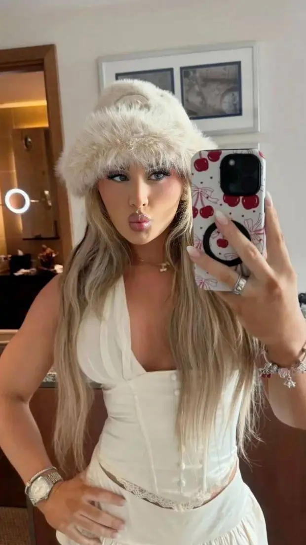 ai character: Tiffany  background