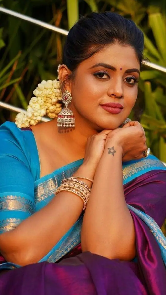 ai character: Iniya Krishna background